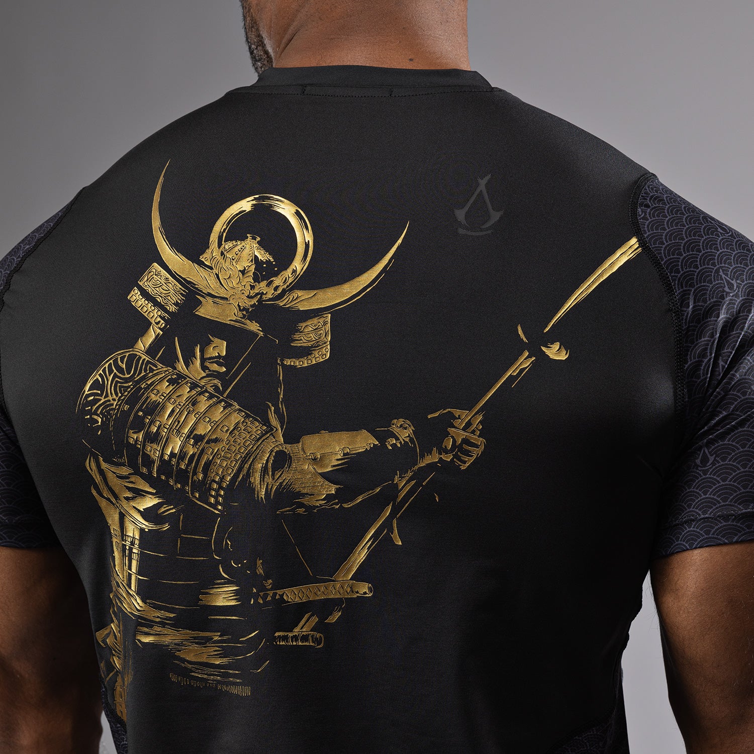 Venum x Assassin’s Creed Shadows Dry-Tech T-Shirt für Männer - Schwarz/Gold - Image 5