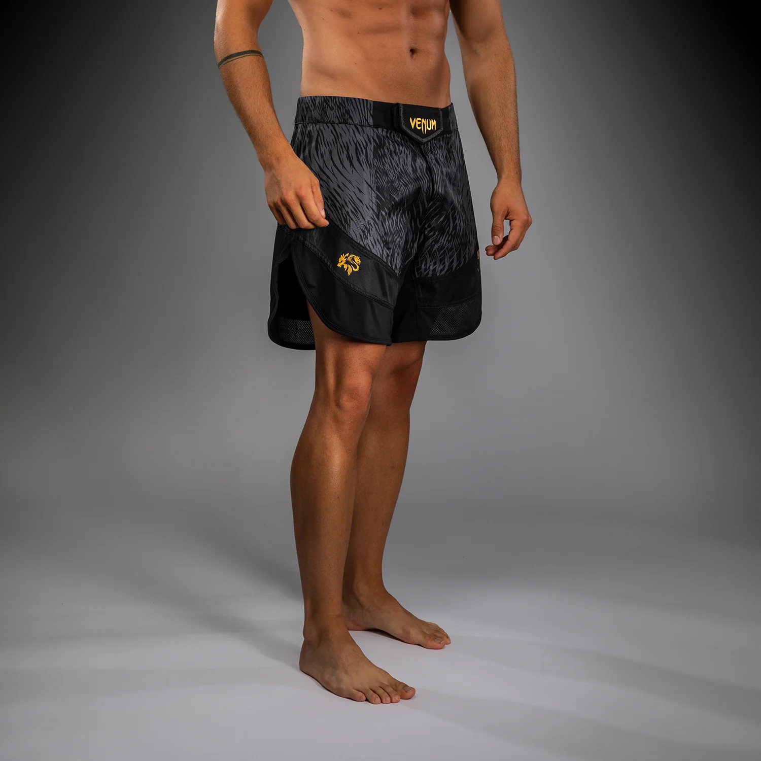 Venum x Chimaev Fightshorts - Schwarz/Grau - Image 3