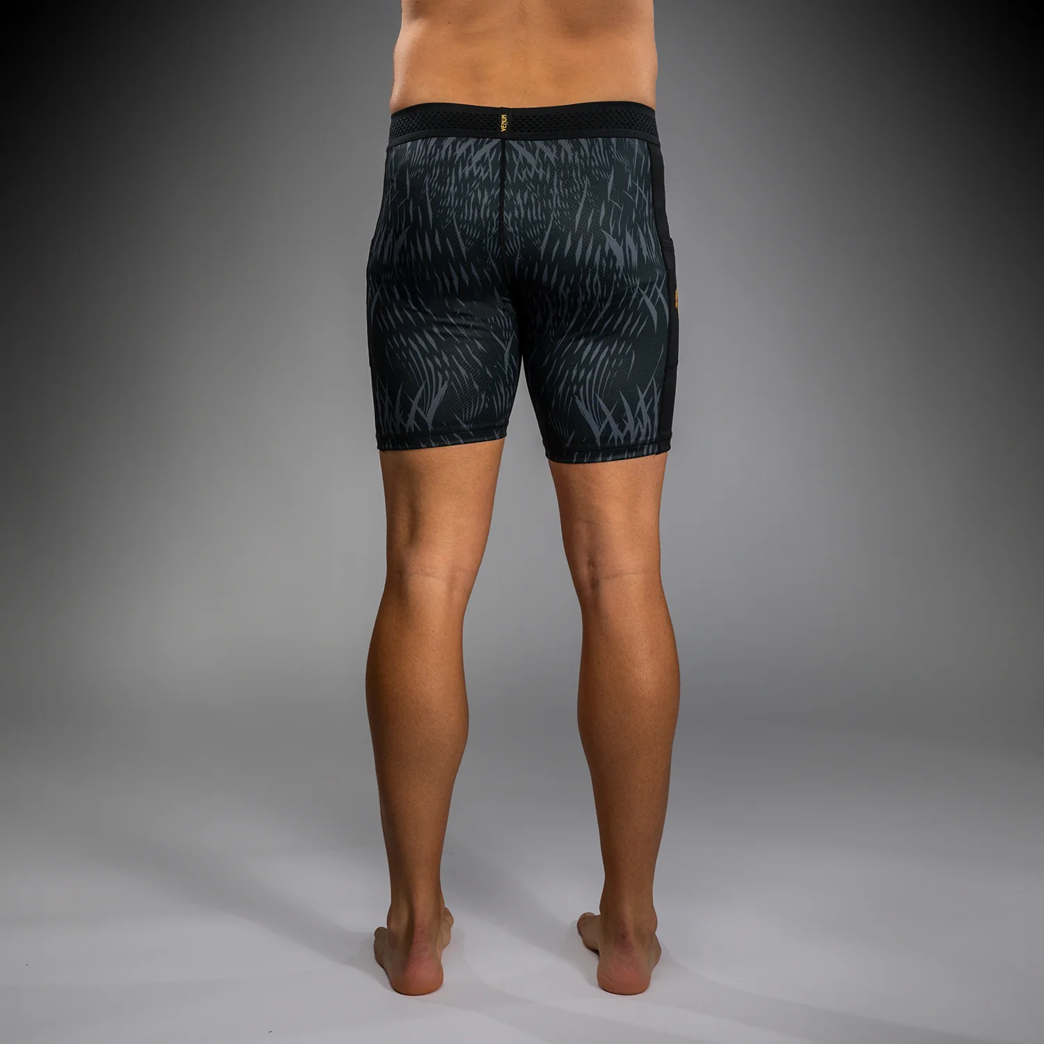 Venum x Chimaev Vale Tudo Shorts - Schwarz/Grau - Image 4