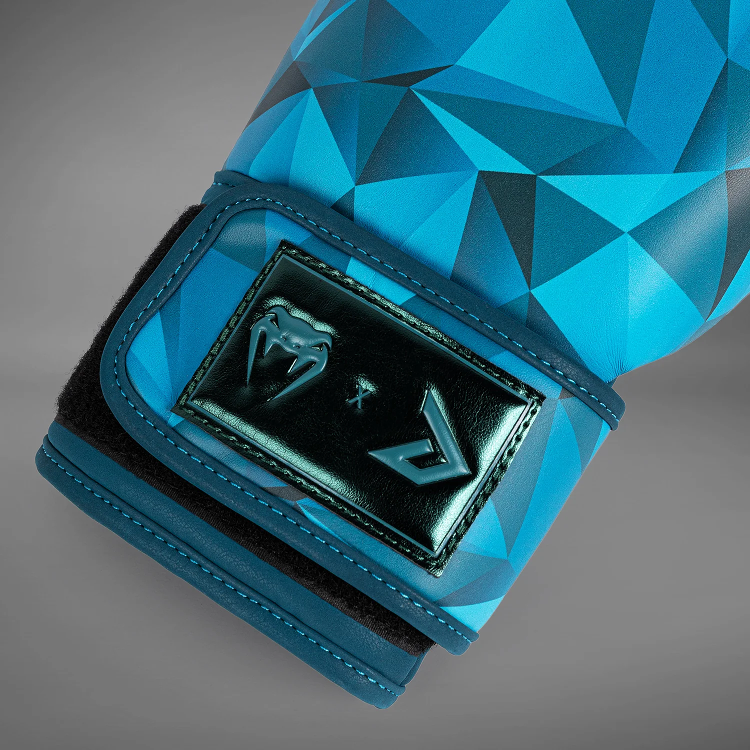 Venum x Demi Boxhandschuhe - Azurblau - Image 4