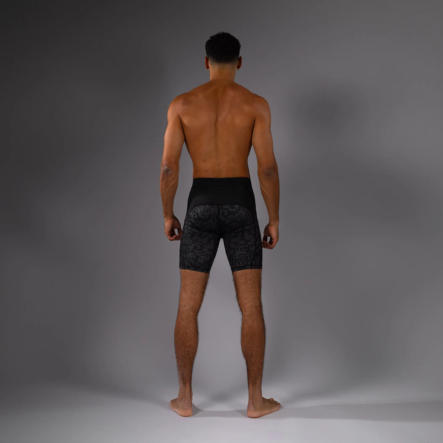 Venum x Topuria Unmatched Edition Vale Tudo Shorts - Schwarz/Gold - Image 5