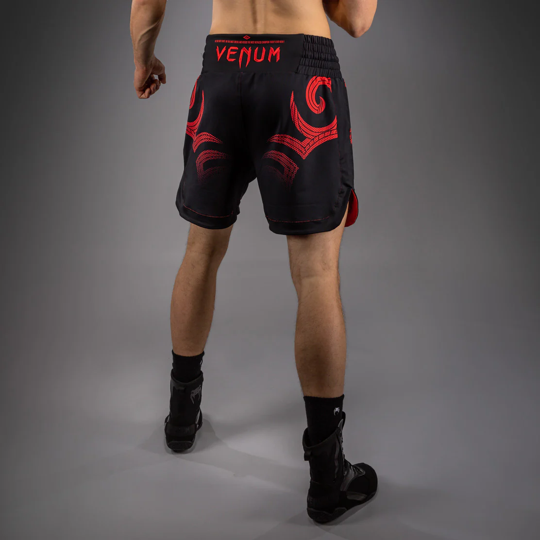 Venum x Mike Tyson Tiger Boxshorts - Tiefschwarz/Intensivrot - Image 3