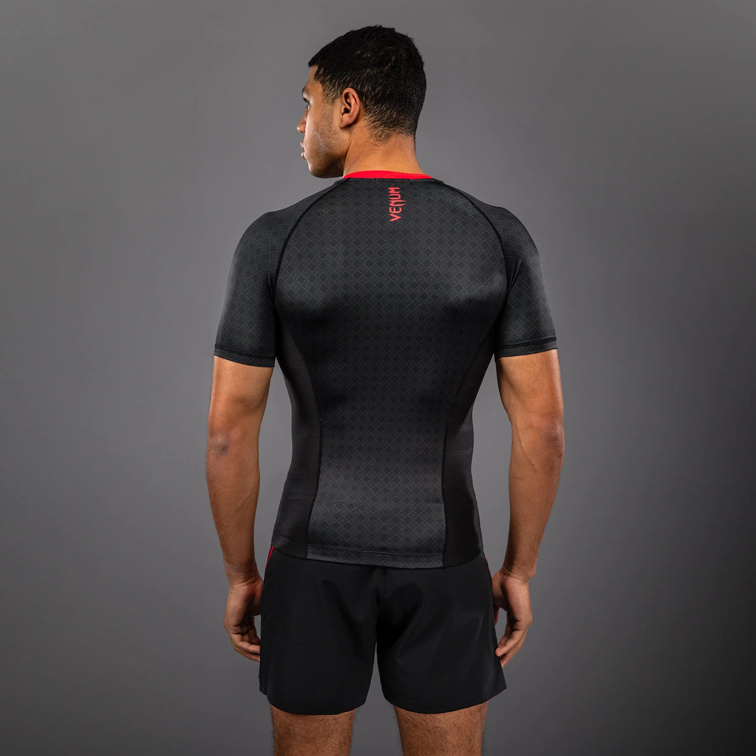 Venum x Roger Gracie Signature Kurzarm Rashguard - Schwarz/Rot - Image 3