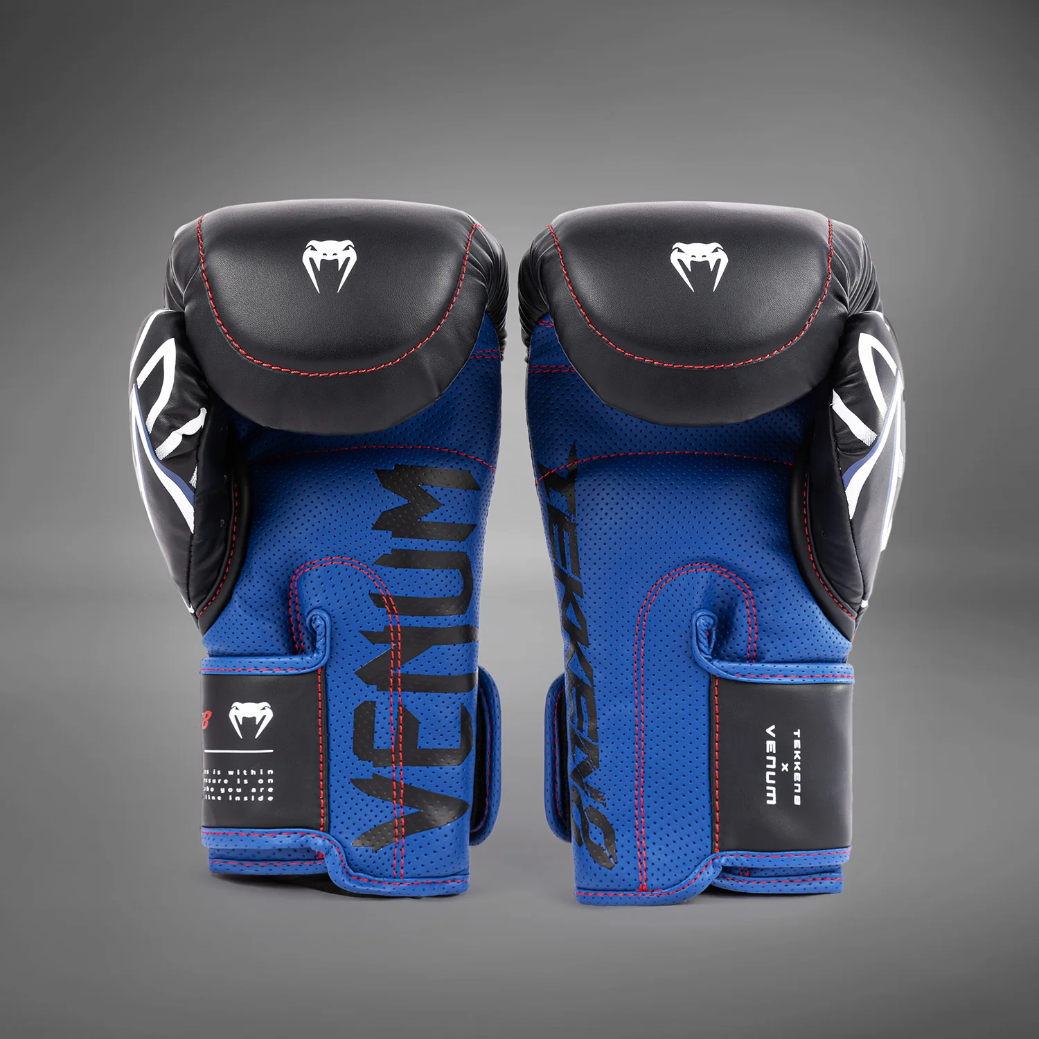 Venum x TEKKEN 8 - Jin Kazama Boxhandschuhe - Blau/Schwarz/Weiß - Image 4
