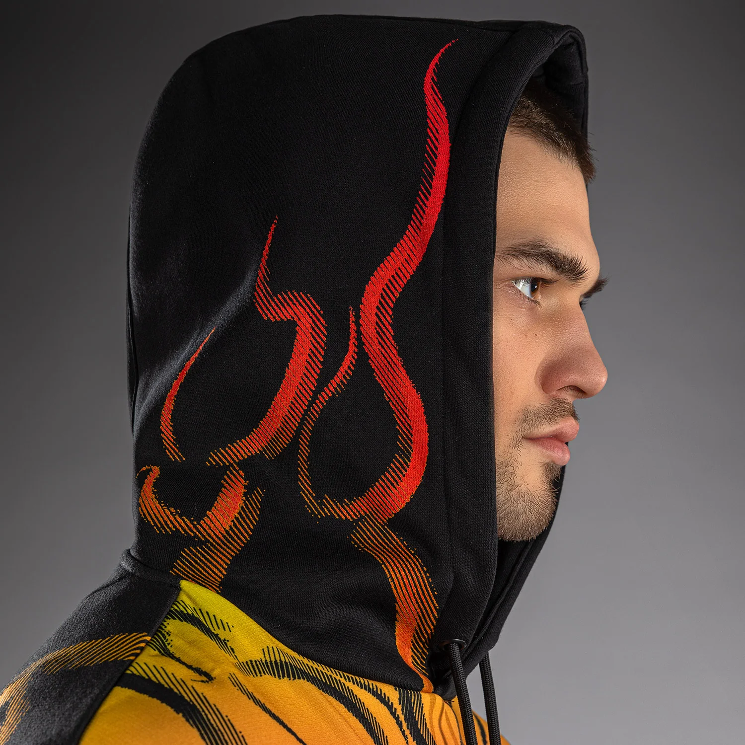 Venum x TEKKEN 8 Kapuzenpullover - Yoshimitsu - Schwarz/Orange - Image 6