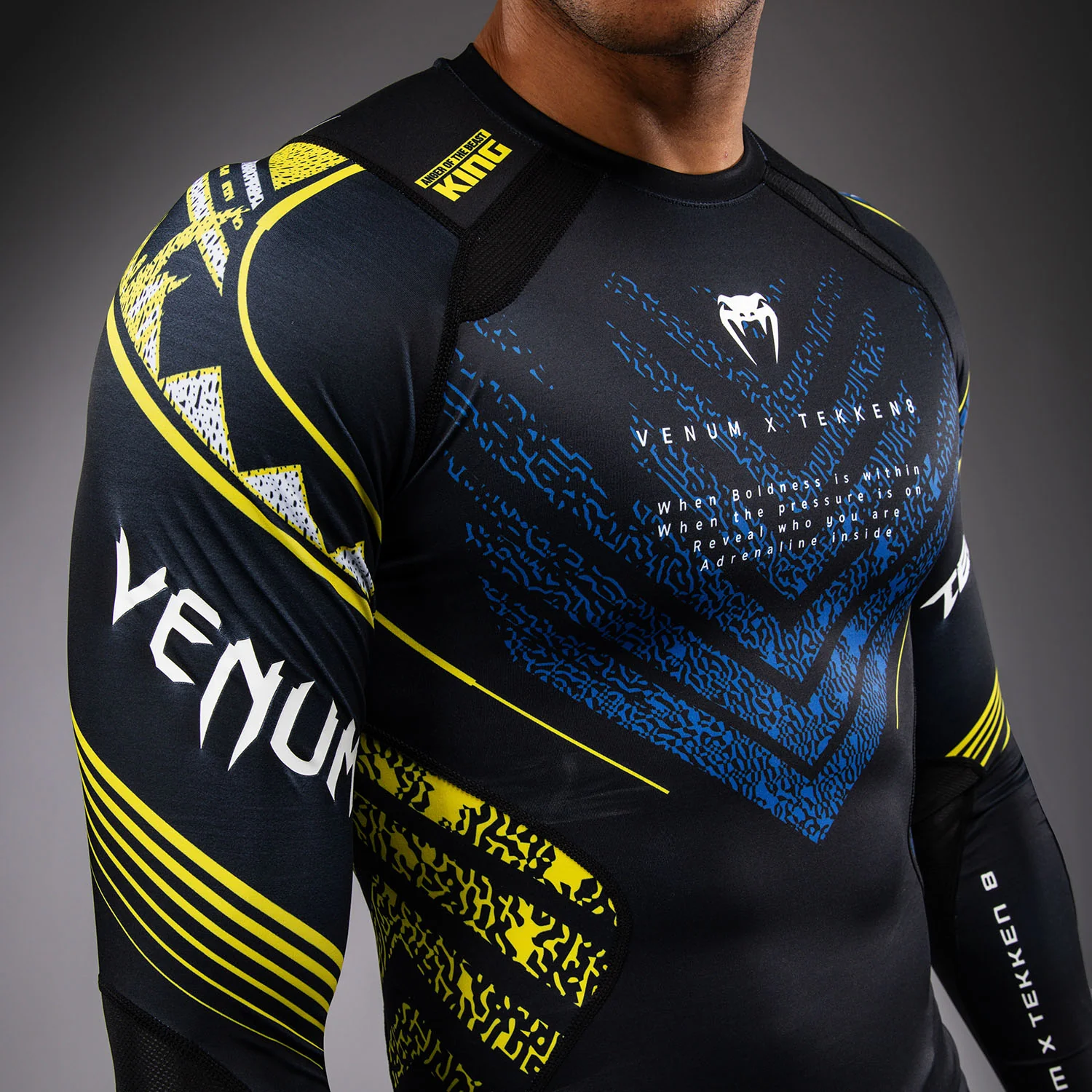 Venum x TEKKEN 8 Langarm Rashguard - King - Schwarz/Gelb - Image 5