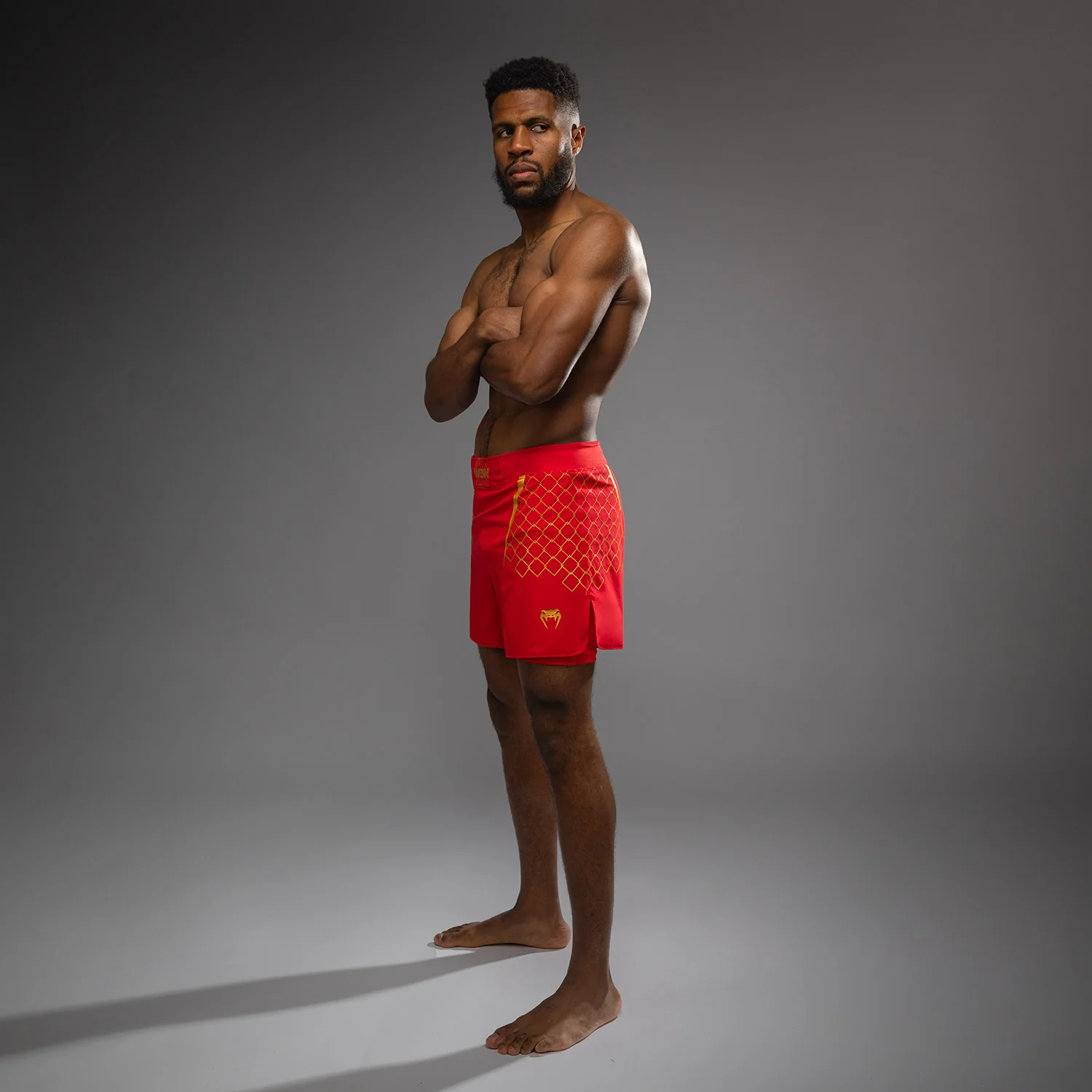 Venum x WOW FC Herren Fight Shorts - Fury Red/ Gold - Image 2