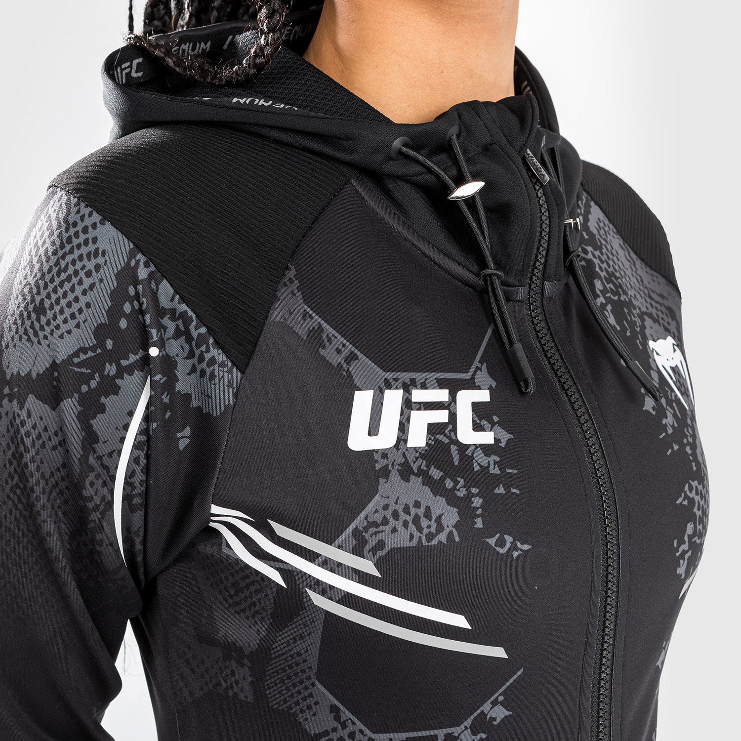 UFC Adrenaline by Venum Personalisiertes Authentic Fight Night Frauen Walkout Hoodie - Schwarz - Image 8