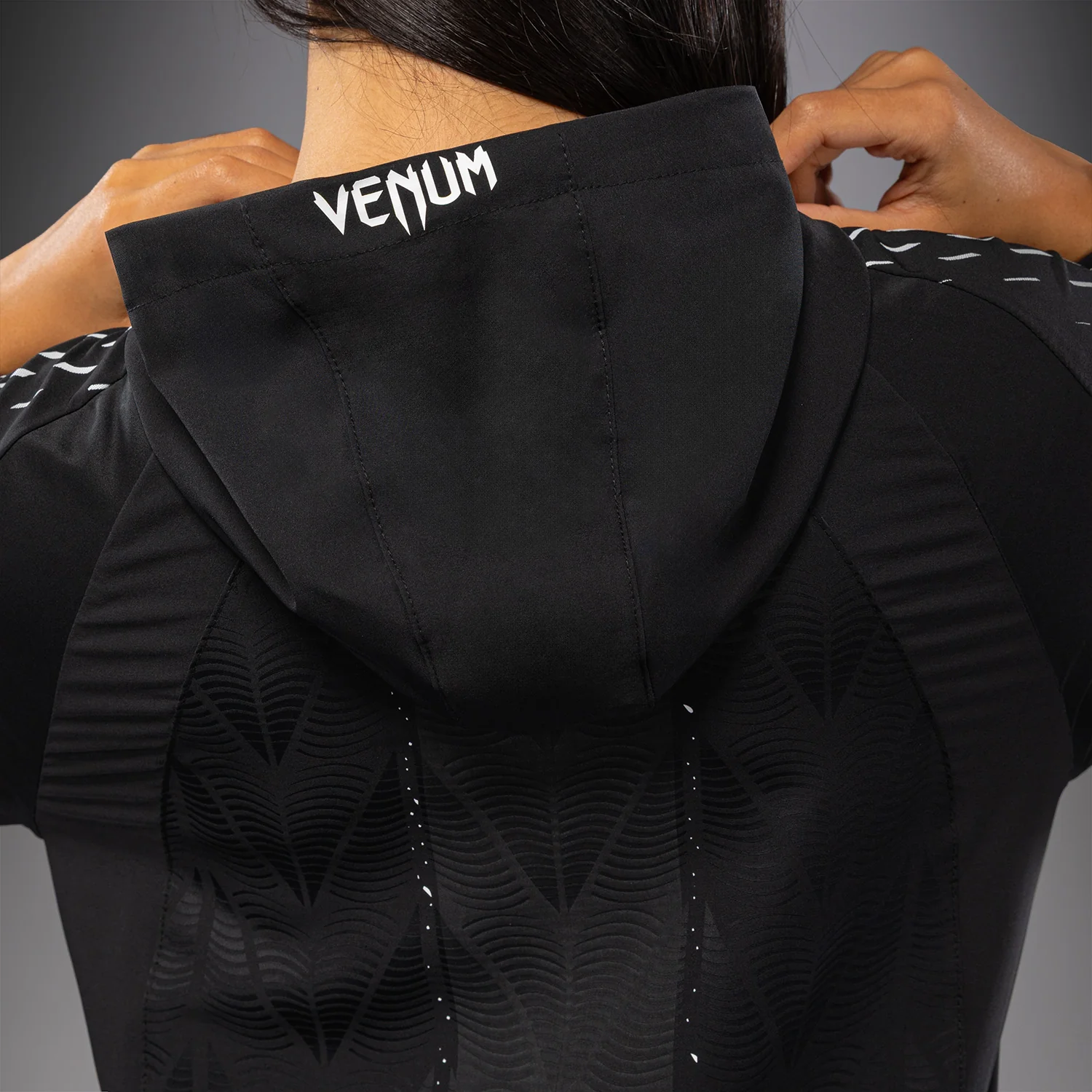 UFC Zenith by Venum Authentic Fight Night Kapuzenjacke Damen Personalisiert - Schwarz - Image 11